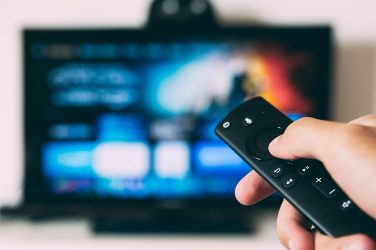 alexa-vs-google-home-controllo-tv